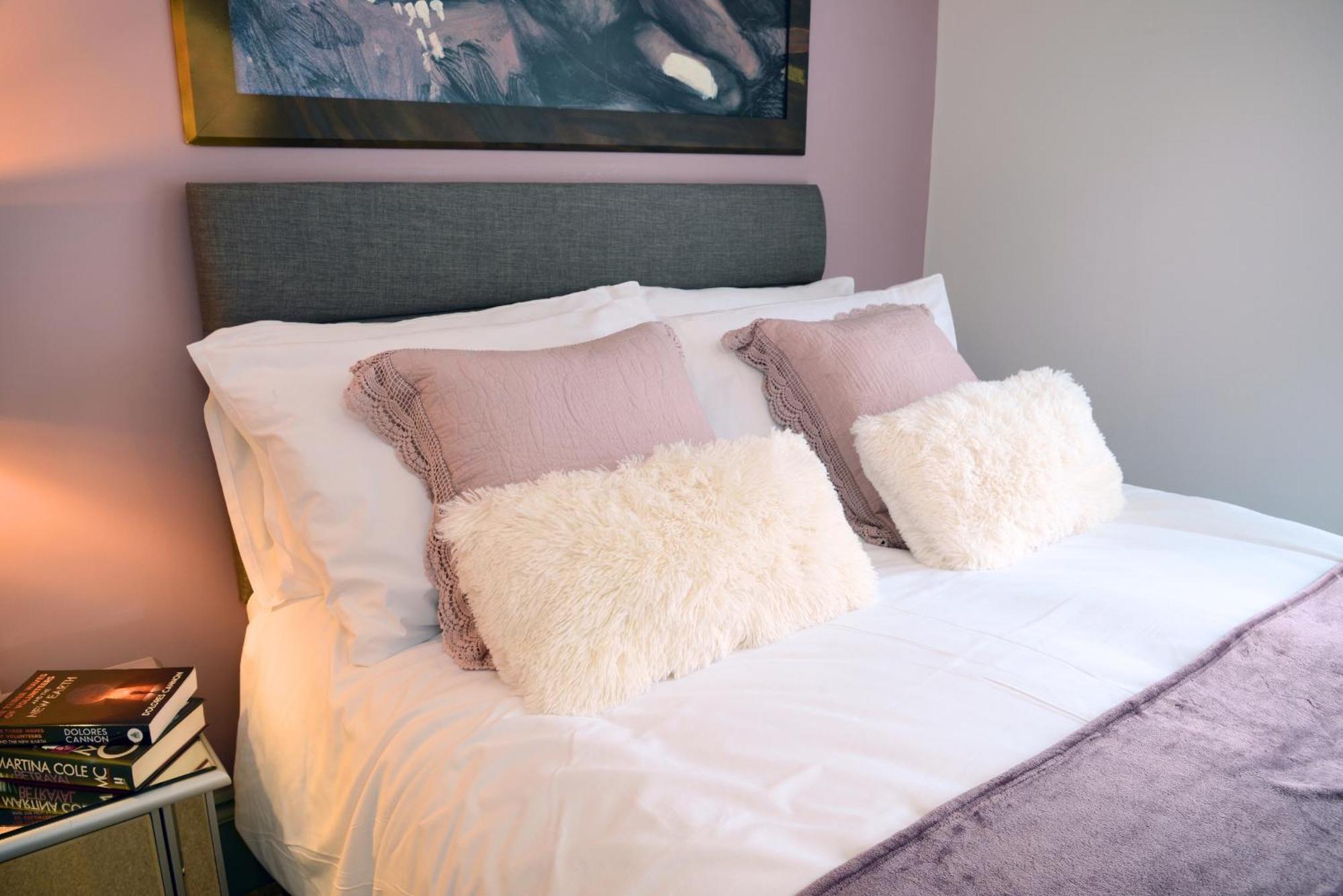 The Old Brewery Boardroom - Winchester City Centre - Unique Property - Free Parking - Sleeps 6 - By Xplus Stays Dış mekan fotoğraf