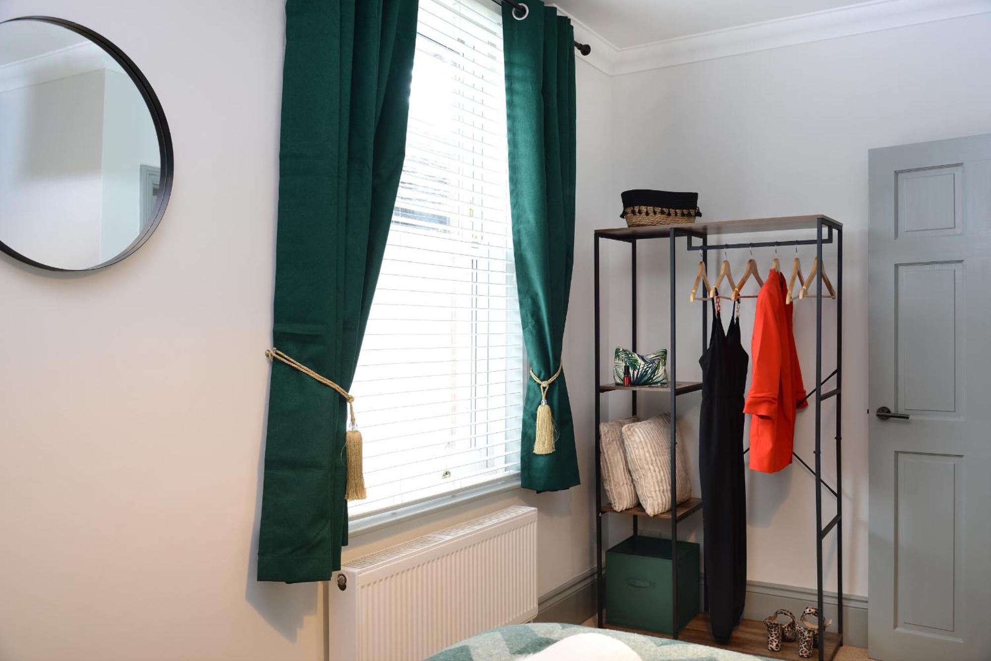 The Old Brewery Boardroom - Winchester City Centre - Unique Property - Free Parking - Sleeps 6 - By Xplus Stays Dış mekan fotoğraf