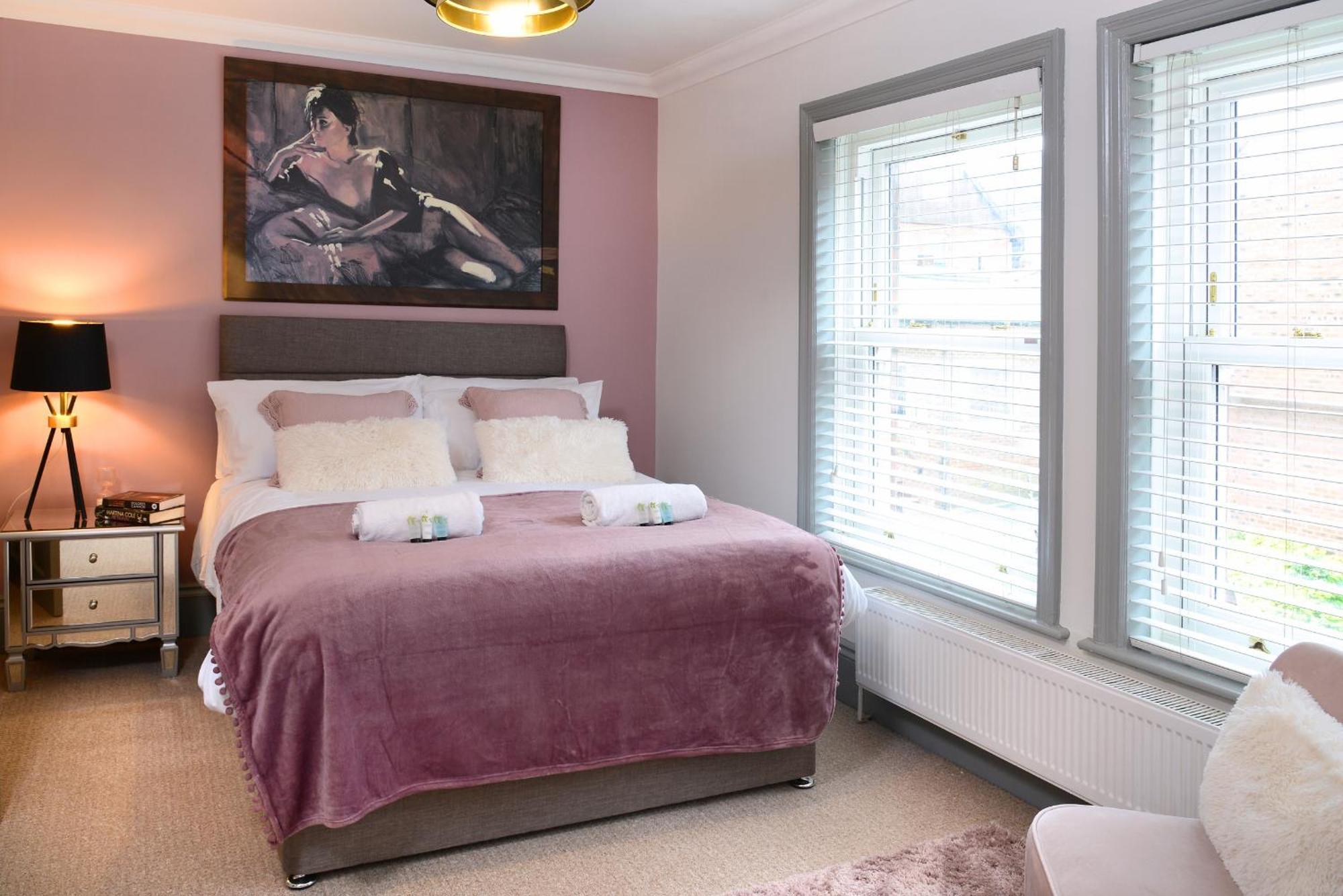 The Old Brewery Boardroom - Winchester City Centre - Unique Property - Free Parking - Sleeps 6 - By Xplus Stays Dış mekan fotoğraf