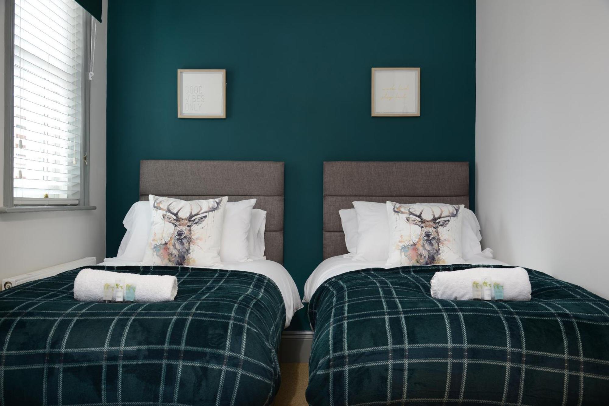 The Old Brewery Boardroom - Winchester City Centre - Unique Property - Free Parking - Sleeps 6 - By Xplus Stays Dış mekan fotoğraf